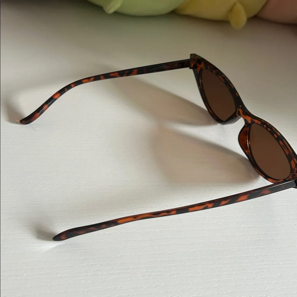 Tortoiseshell Cat Eye Sunglasses - Brown Lenses